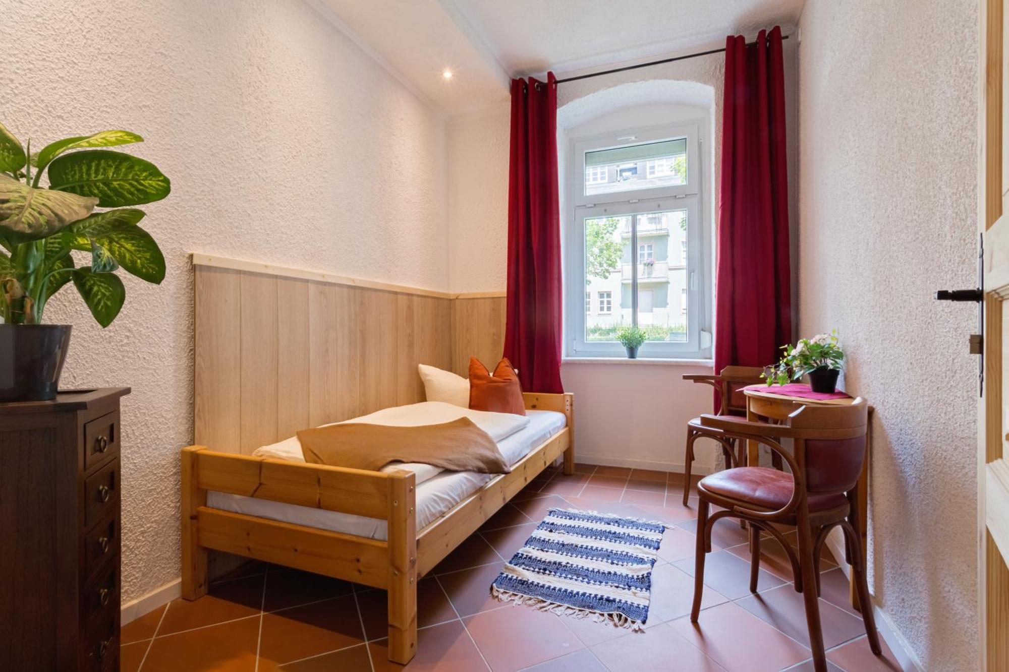 Gaestezimmer I Einzelzimmer Mit Gemeinschaftsbad Und Gemeinschaftskueche קמניץ מראה חיצוני תמונה