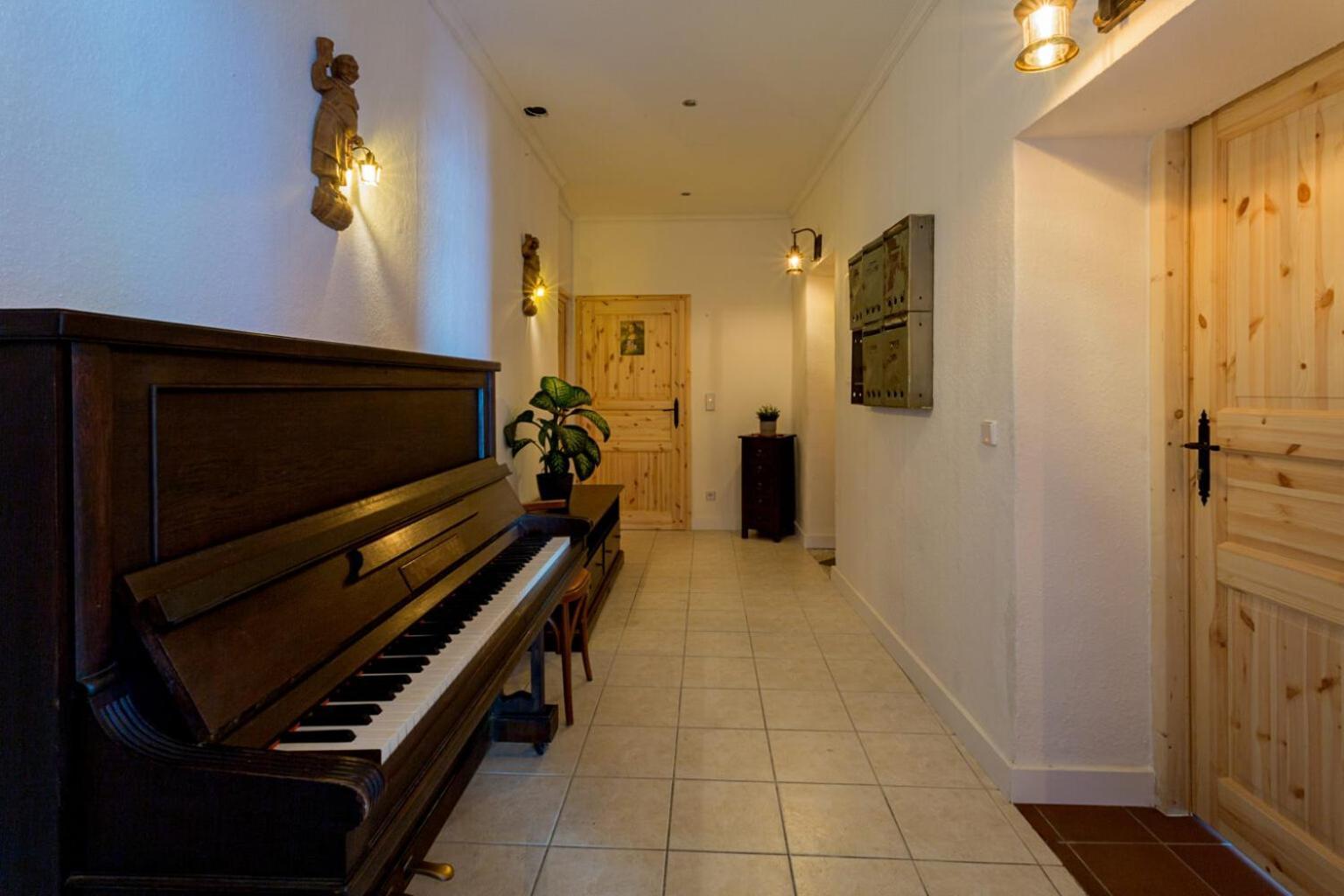 Gaestezimmer I Einzelzimmer Mit Gemeinschaftsbad Und Gemeinschaftskueche קמניץ מראה חיצוני תמונה